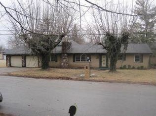 8907 Woestboul St, East Saint Louis, IL 62203