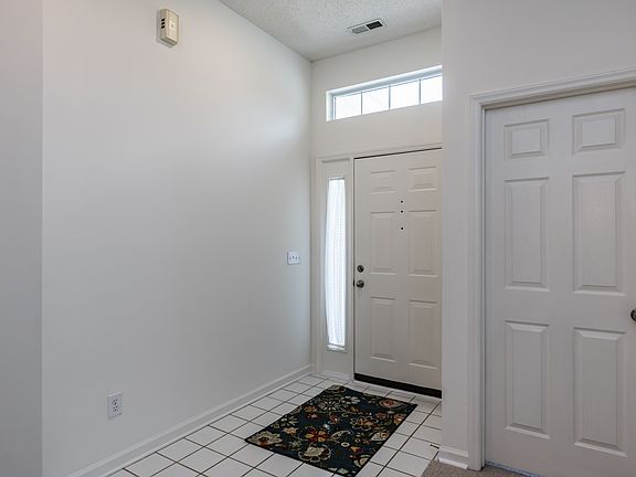 3rd image of 109 Carriage Cir