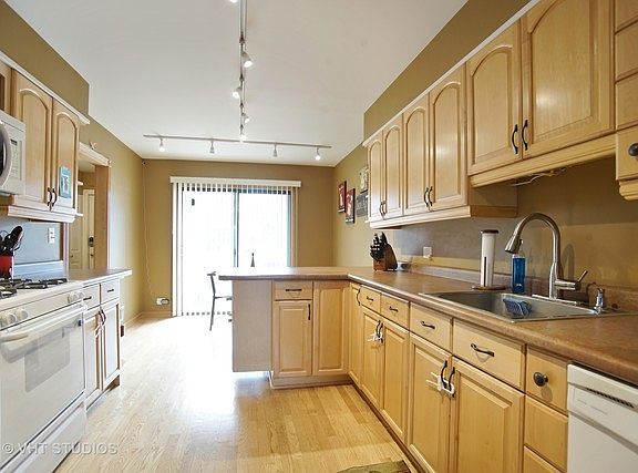 5th image of 112 N Waterford Dr #112