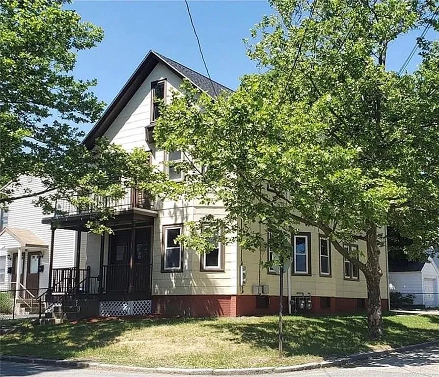 3 bed, 1.0 bath, 1109 sqft, $1,950 — Photo 1