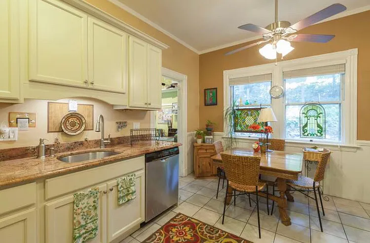 2 bed, 1.5 bath, 1500 sqft, $1,600 — Photo 2