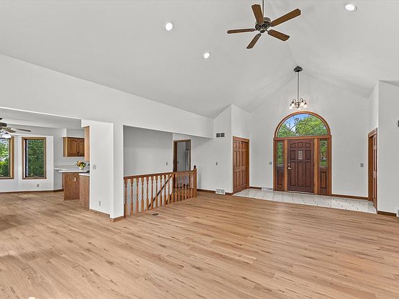 5th image of 2931 W Franklin TERRACE