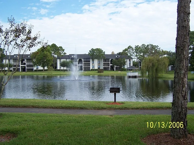 952 Courtyard Ln #12 — Photo 1
