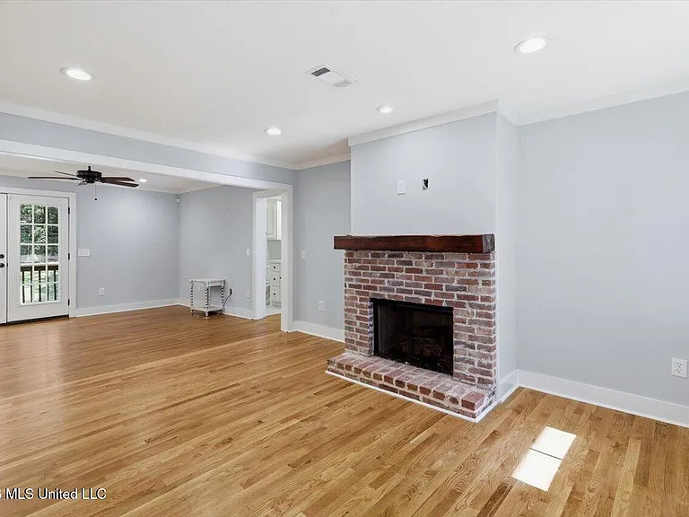 117 McCree Dr — Photo 6