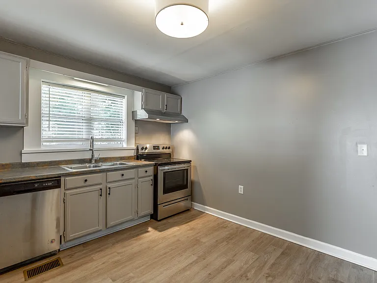 1209 Hanover St — Photo 21
