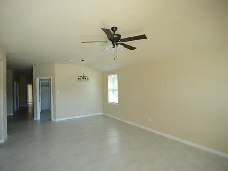 1107 Stealth Ln — Photo 4