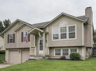 625 SE Battery Dr, Lees Summit, MO 64063