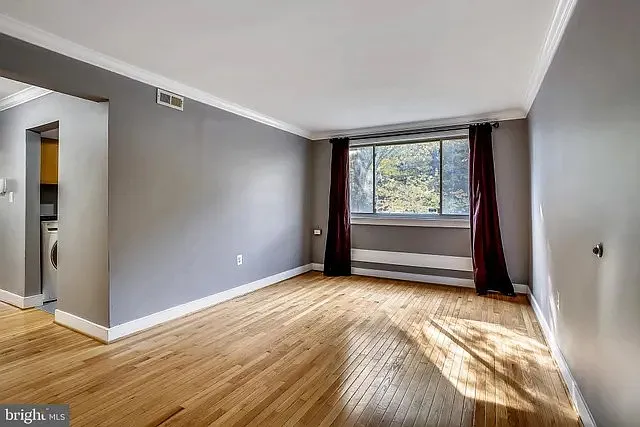 2838 Hartford St SE #201 — Photo 4
