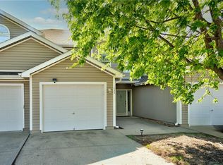 1633 SW Highland Dr, Lees Summit, MO 64081