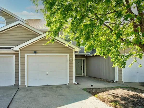 1633 SW Highland Dr, Lees Summit, MO 64081