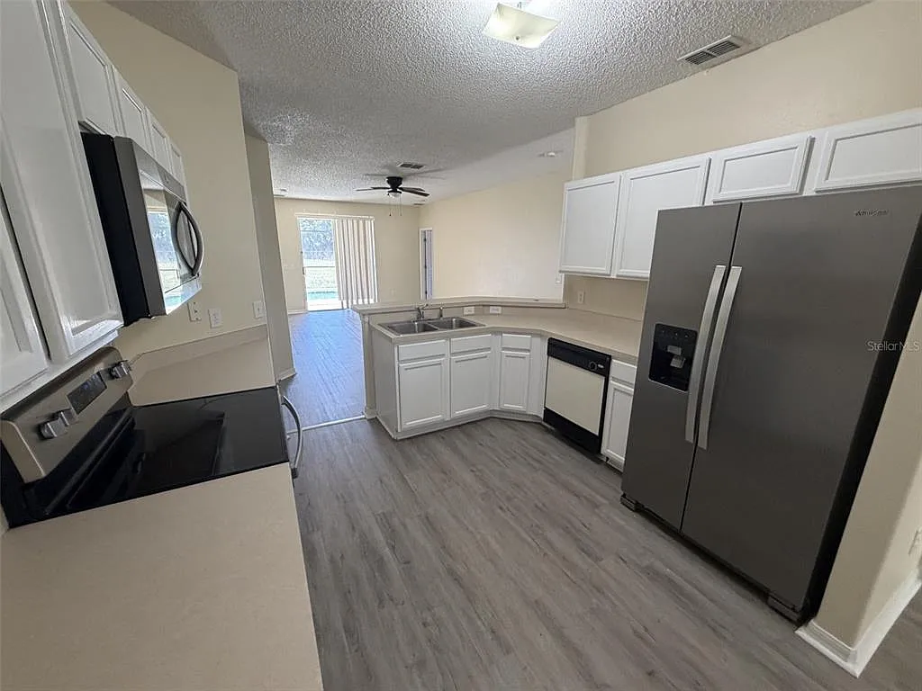 5 bed, 3.0 bath, 1825 sqft, $2,500 — Photo 3