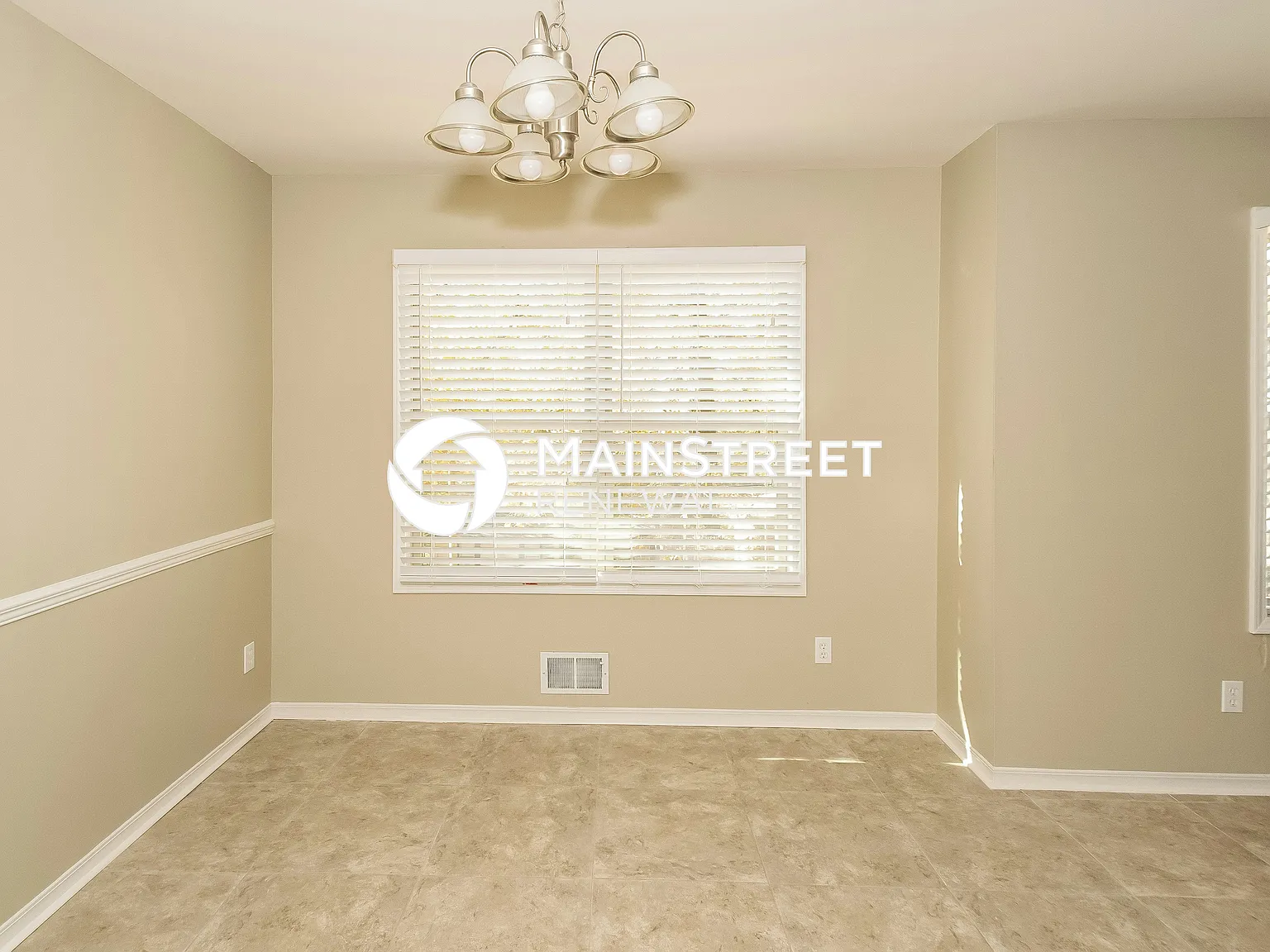 1525 Pine Tree Dr — Photo 4