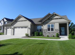 S54W25503 Pebble Brook Ct, Waukesha, WI 53189