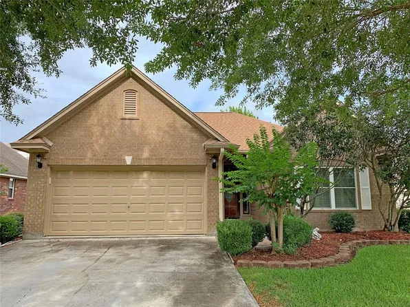 71 Tangerine Ct, Lake Jackson, TX 77566