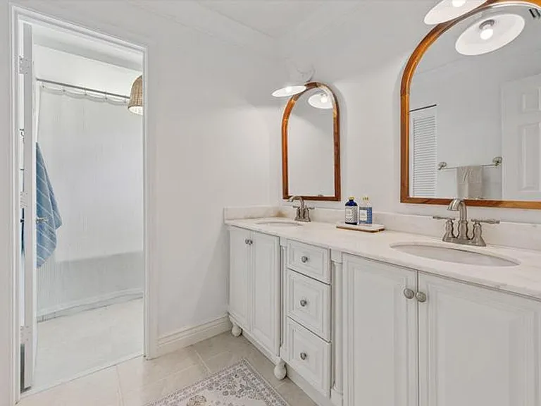 148 Scarborough Ter — Photo 16