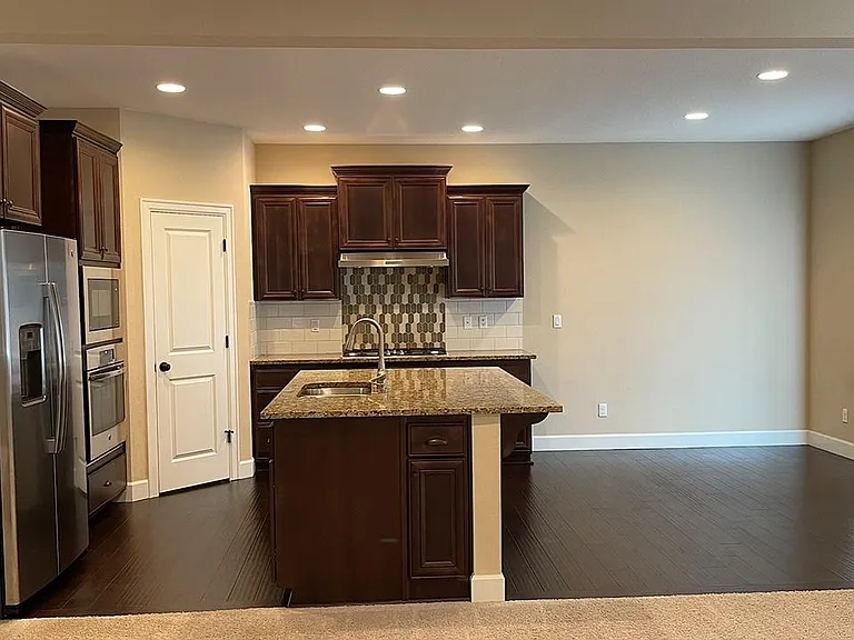 7443 NW Oakfern Dr — Photo 11