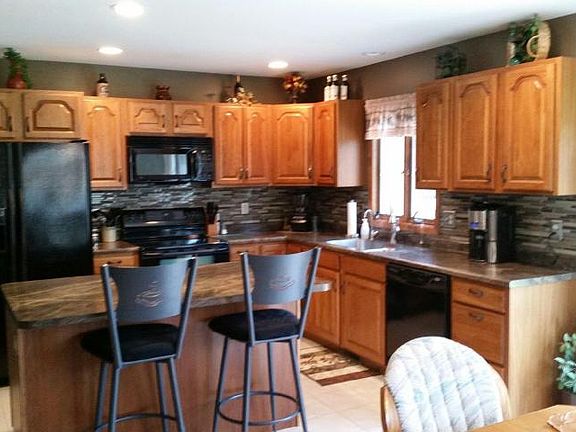 4th image of 124 Carriage Hill Dr