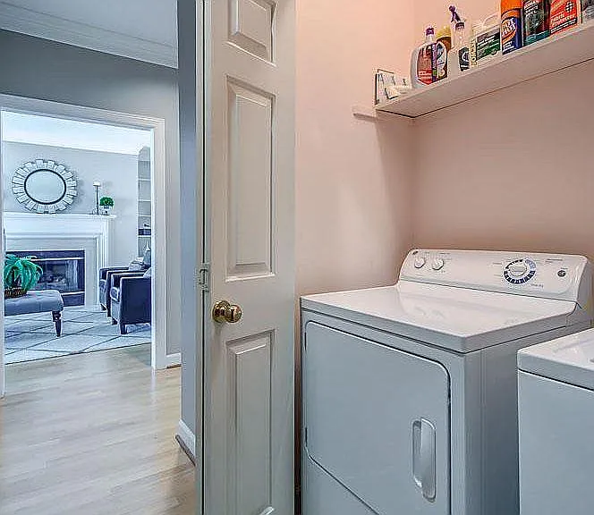 3051 Woodlawn Dr — Photo 2