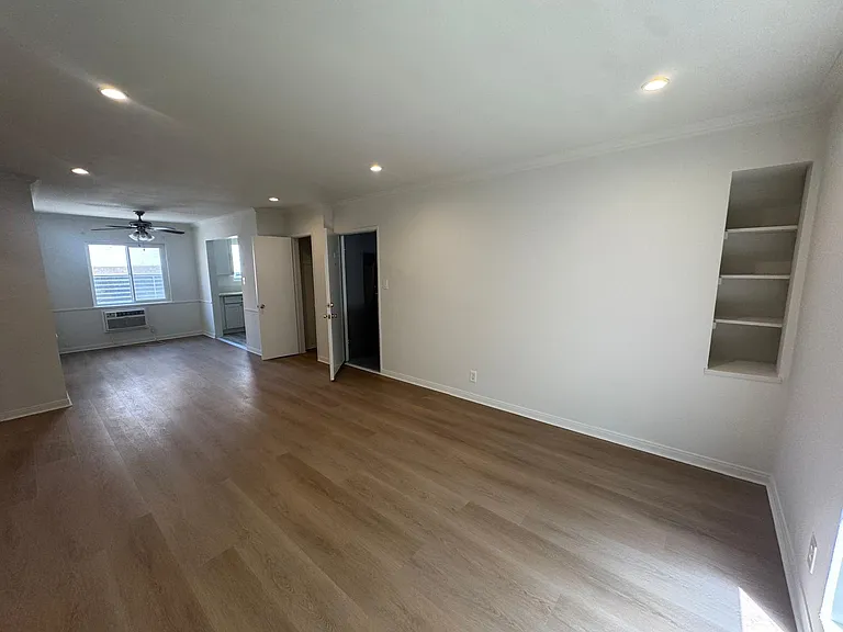 1541 N Detroit St #8 — Photo 3