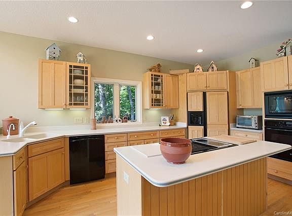 5th image of 140 Shoreline Ct