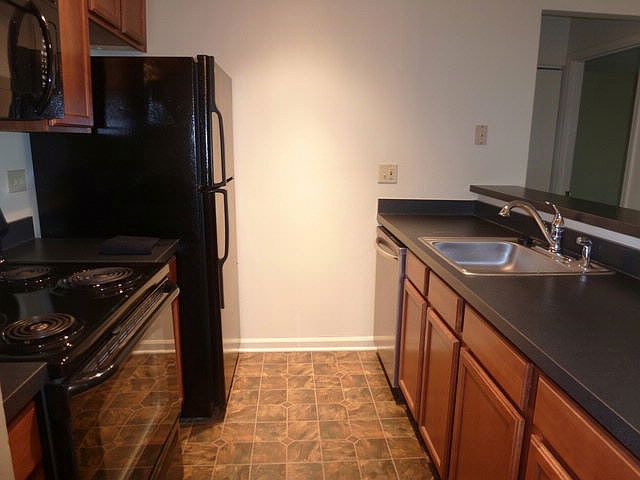 2nd image of 125 Glengarry Dr APT 103