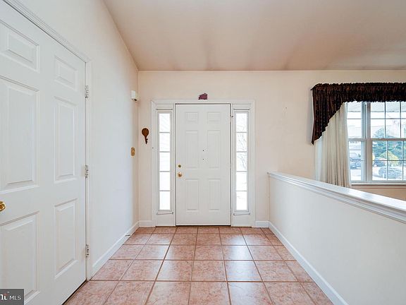 3rd image of 29 Brookfield Dr