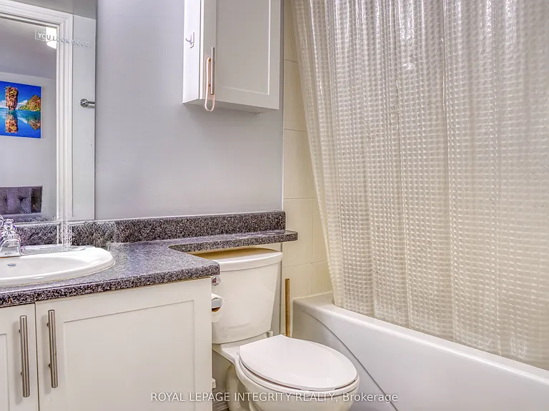 234 Rideau St #707 — Photo 16