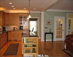 5th image of 7 Kimberly Ln