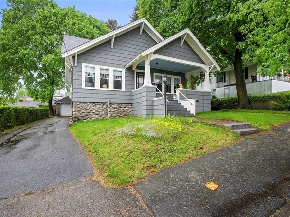 39 Kosta St, Worcester, MA 01607