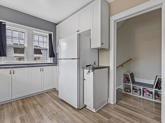 3rd image of 1106 Wolff STREET