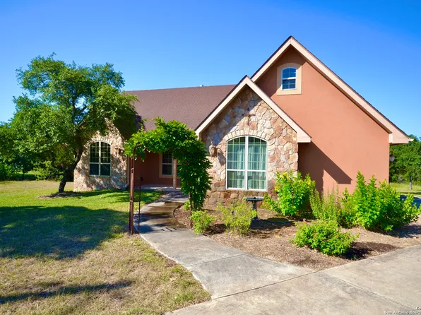 308 Private Road 1715, Mico, TX 78056