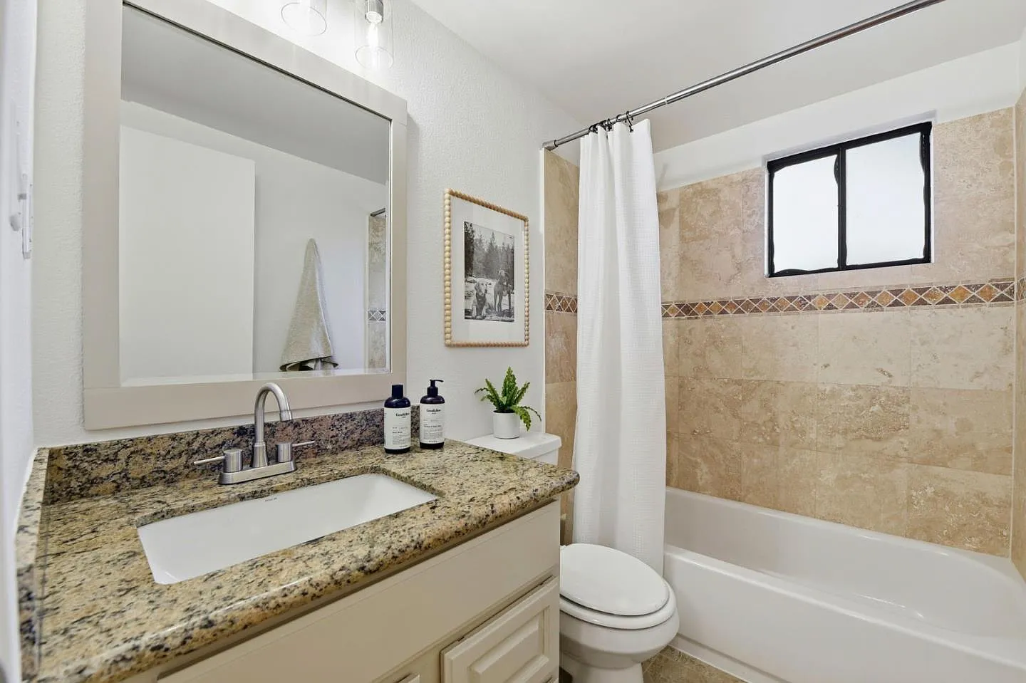 3 bed, 1108 sqft, $5,000 — Photo 2