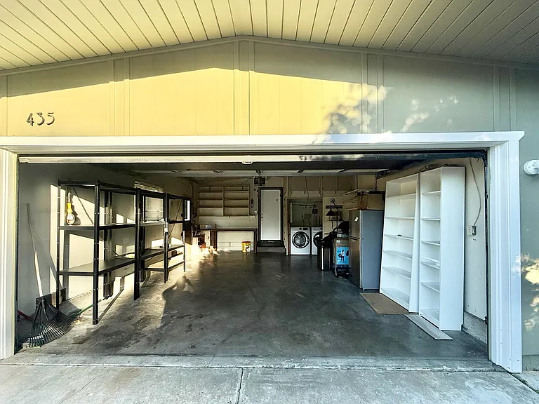 435 Dell Ave — Photo 35