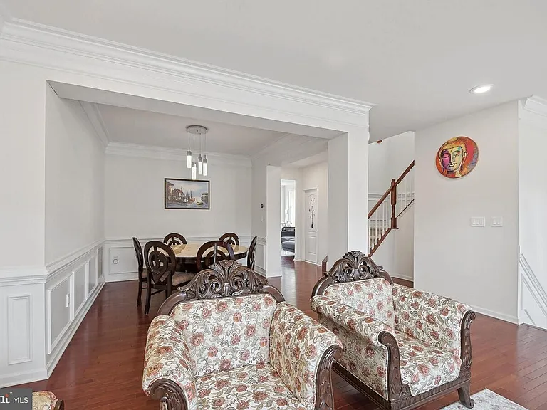 43250 Mitcham Sq — Photo 3