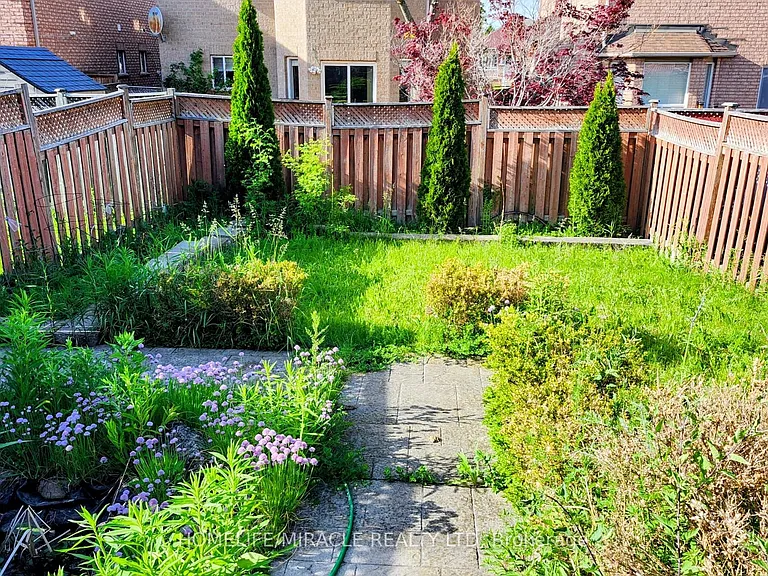 102 Whiteface Cres — Photo 23