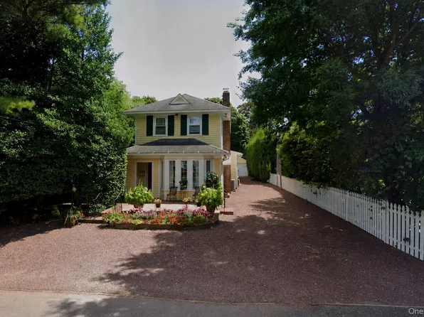 259 Pearsall Place, Lawrence, NY 11559