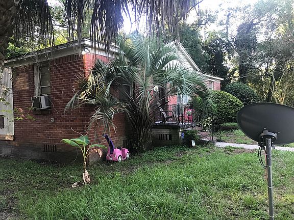 2nd image of 1000 Lake Forest Blvd