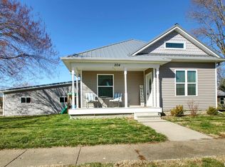 204 S Illinois St, Camp Point, IL 62320