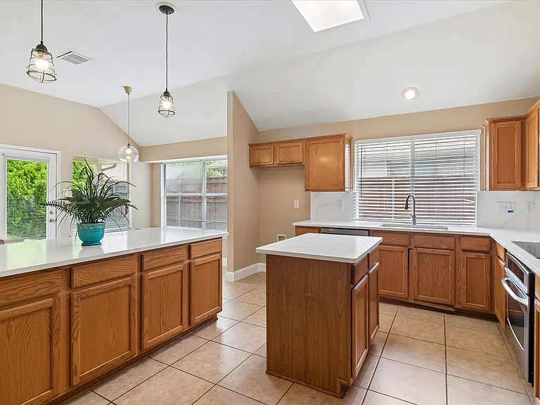 10610 Stone Falls Ln — Photo 8
