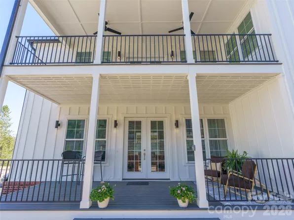 21 Skyvue Ct #G, Saluda, NC 28773