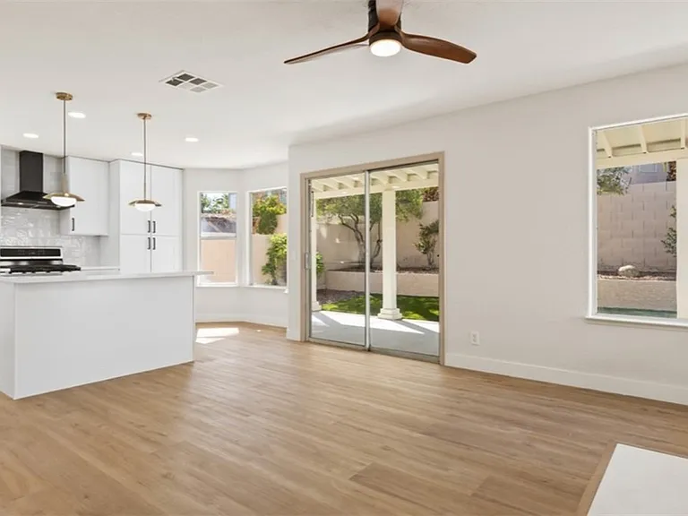 7837 Millhopper Ave — Photo 7