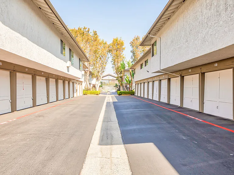 Strada Apartments — Photo 8