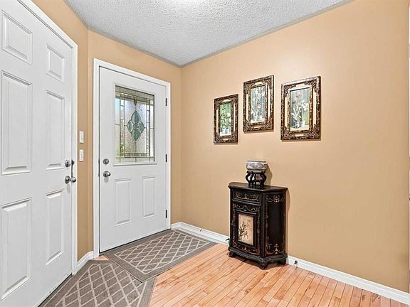 3rd image of 345 W Saddlecrest Way NE