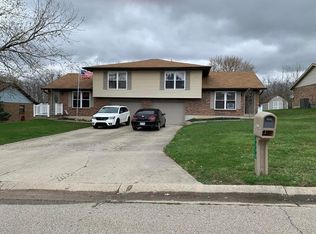4098 Crest Manor Dr, Hamilton, OH 45011