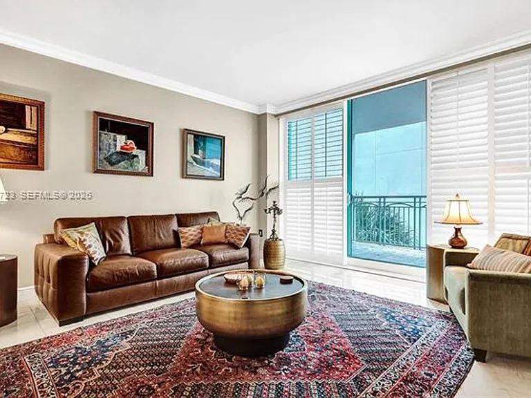 3400 SW 27th Ave #206 — Photo 4