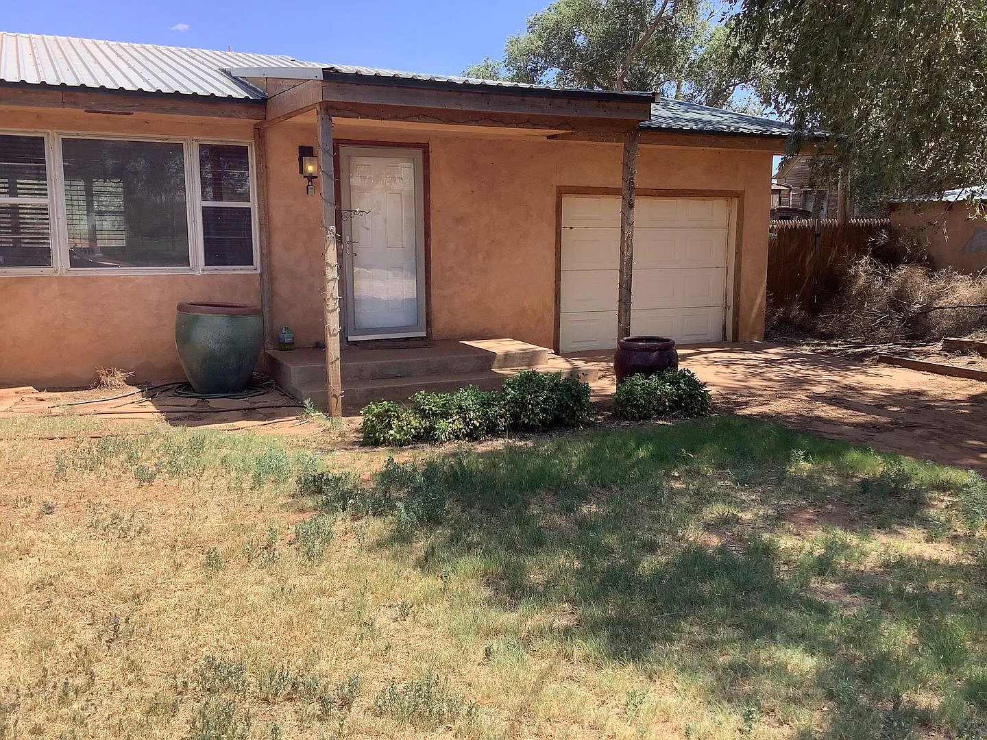 Three bedroom home! Pets Allowed! — Photo 2
