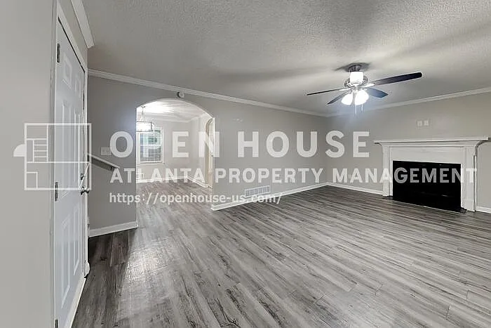 3 bed, 2.0 bath, 1647 sqft, $2,040 — Photo 3