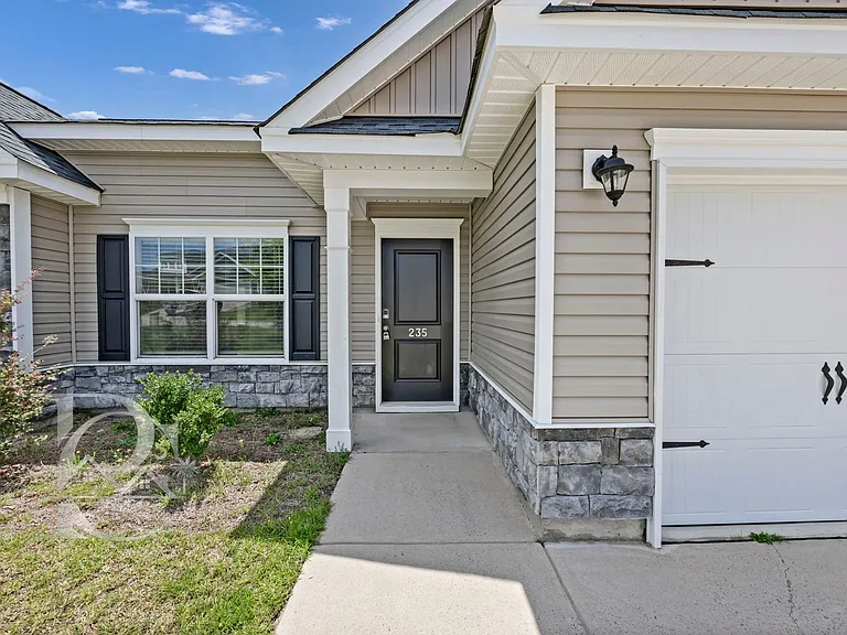 235 Drayton Hall Dr — Photo 2