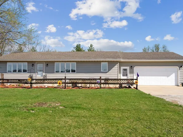 2201 220th St, Independence, IA 50644