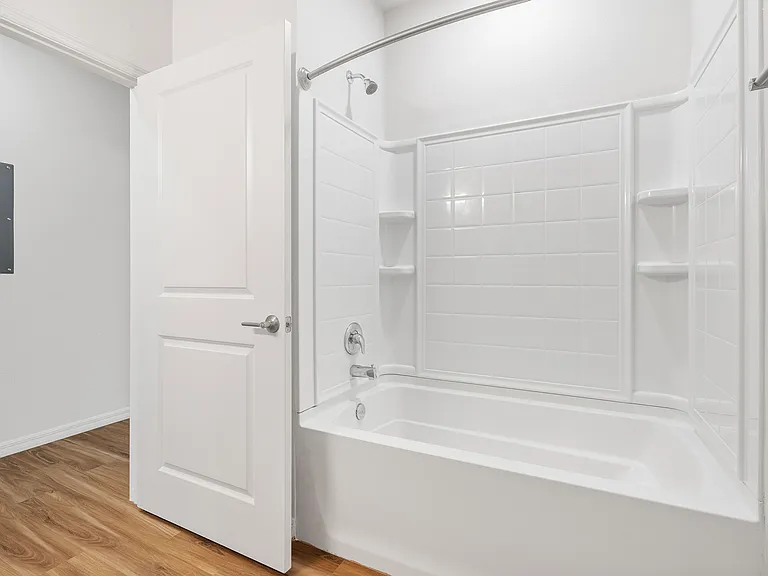 The Grove Apartment Homes — Photo 44